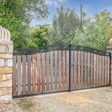 Nice In With 1 Bedrooms And Outdoor Swimming Pool Carbuccia